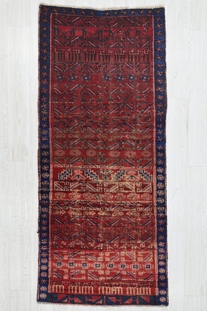 red Medium rug 2' 10" x 6' 8"