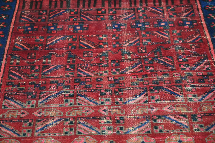 red Medium rug 2' 10" x 6' 8"
