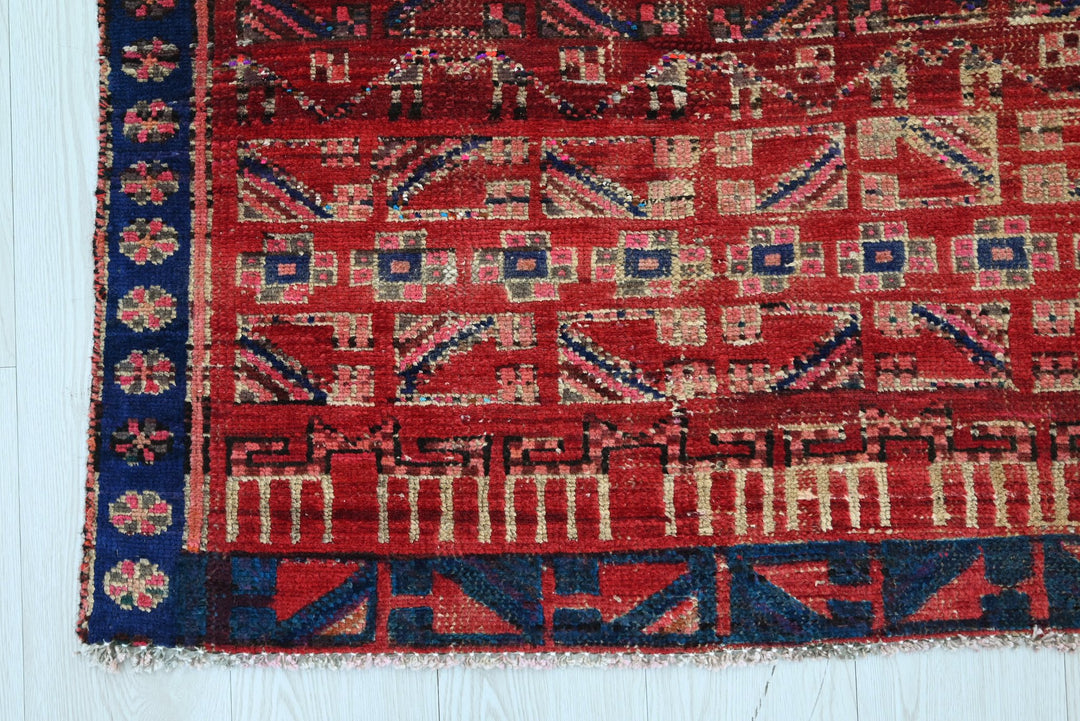 red Medium rug 2' 10" x 6' 8"