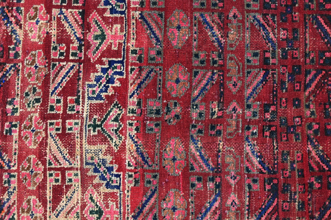 red Medium rug 2' 10" x 6' 8"