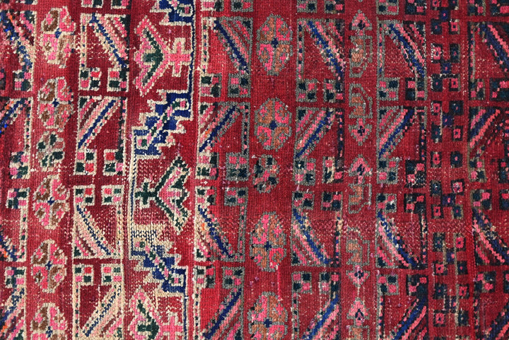 red Medium rug 2' 10" x 6' 8"