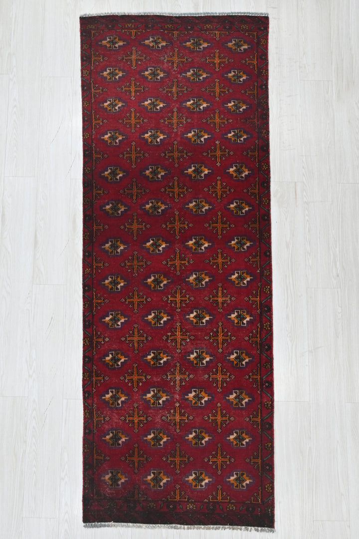 red Medium rug 2' 9" x 7' 0"
