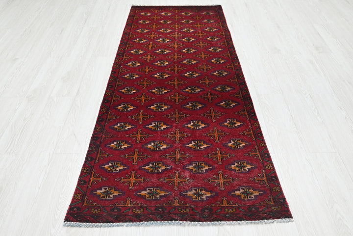 red Medium rug 2' 9" x 7' 0"