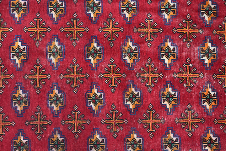 red Medium rug 2' 9" x 7' 0"
