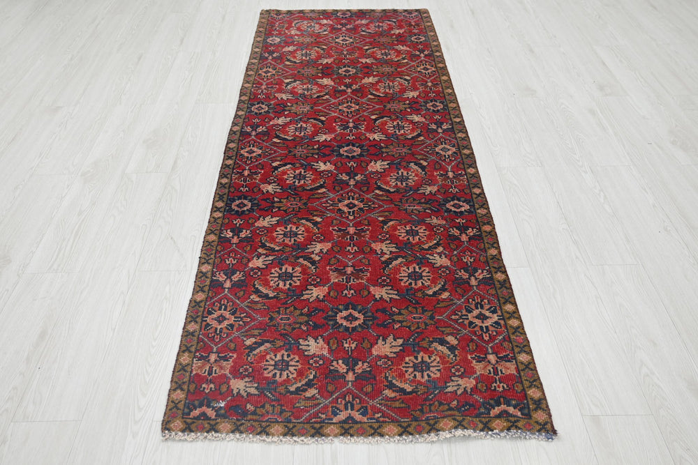 red Runner rug 2' 9" x 7' 8"