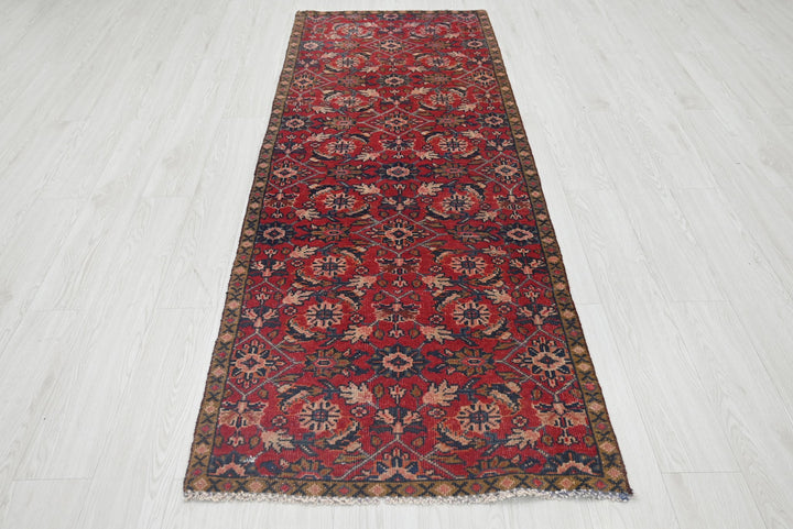 red Runner rug 2' 9" x 7' 8"
