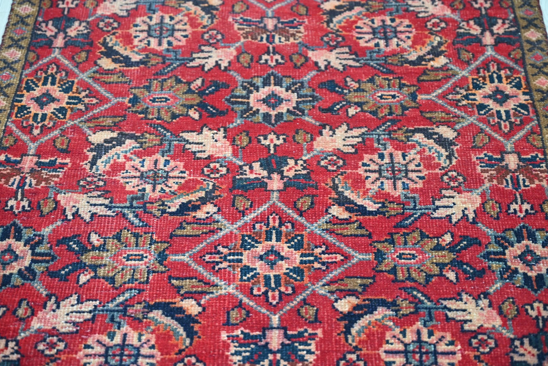 red Runner rug 2' 9" x 7' 8"