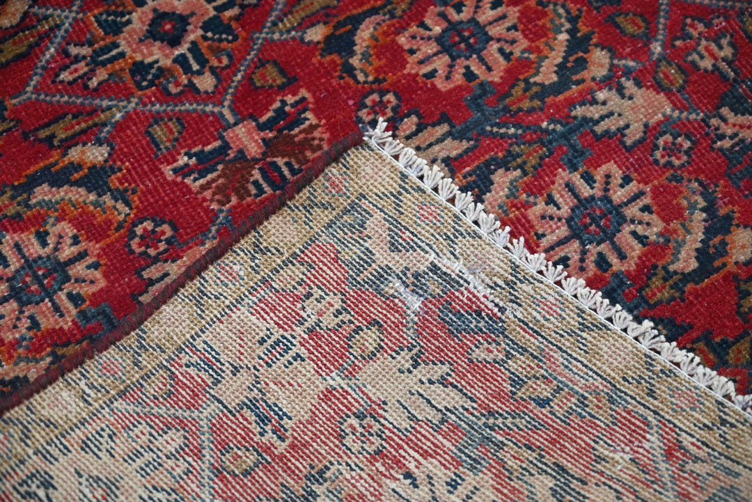red Runner rug 2' 9" x 7' 8"