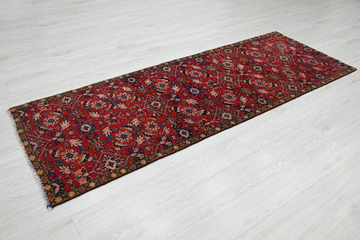 red Runner rug 2' 9" x 7' 8"