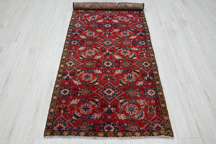 red Runner rug 2' 9" x 7' 8"