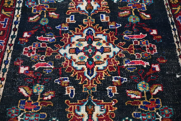 black Medium rug 3' 4" x 6' 11"