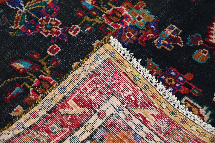 black Medium rug 3' 4" x 6' 11"