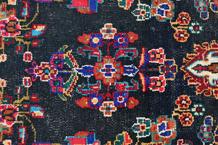 black Medium rug 3' 4" x 6' 11"