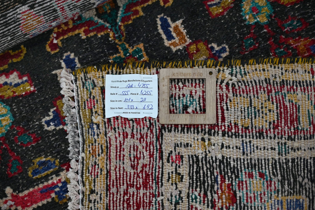 black Medium rug 3' 4" x 6' 11"