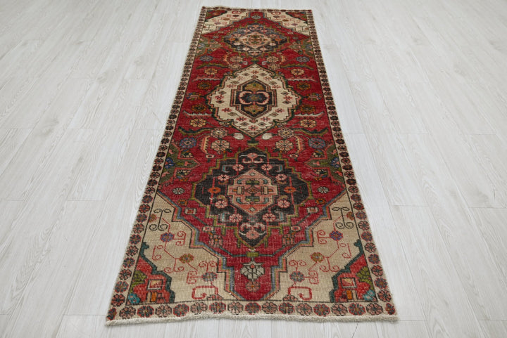 red Runner rug 2' 8" x 7' 9"