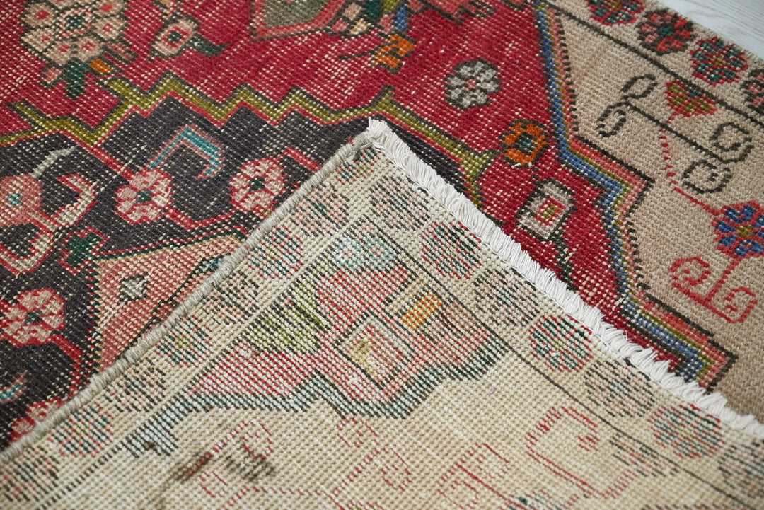 red Runner rug 2' 8" x 7' 9"