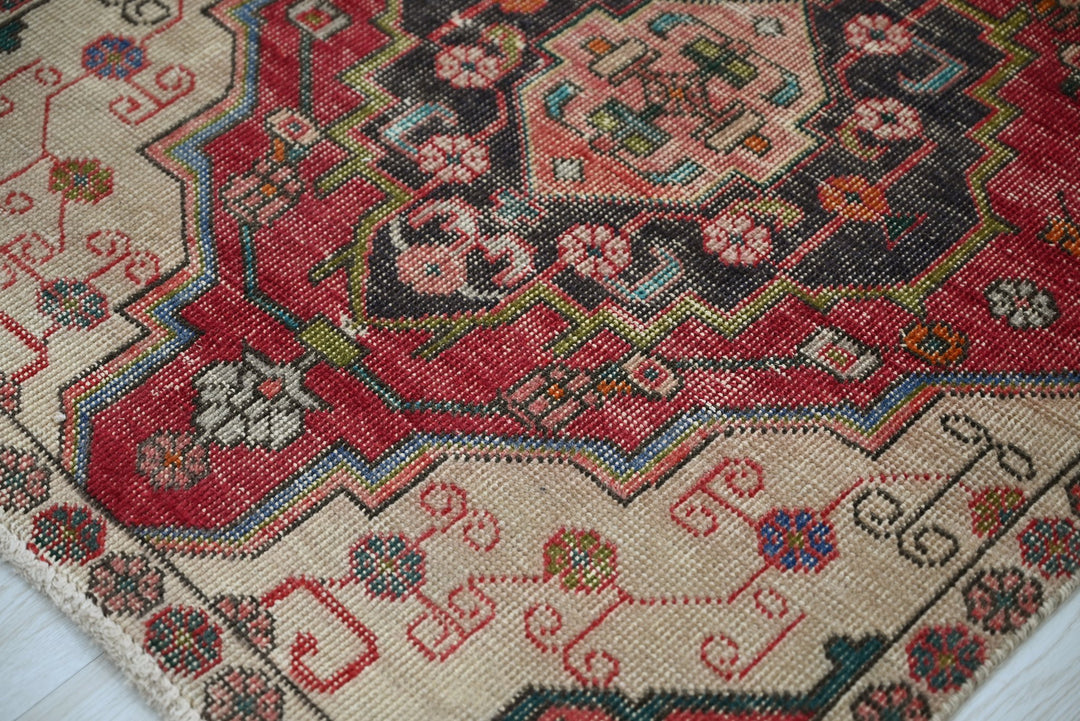 red Runner rug 2' 8" x 7' 9"