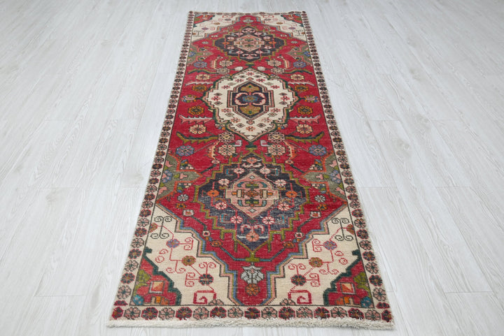 red Runner rug 2' 8" x 7' 9"