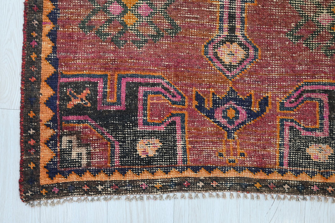 red Runner rug 3' 1" x 7' 10"