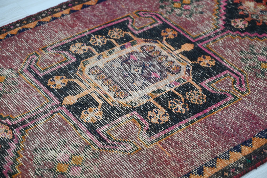 red Runner rug 3' 1" x 7' 10"
