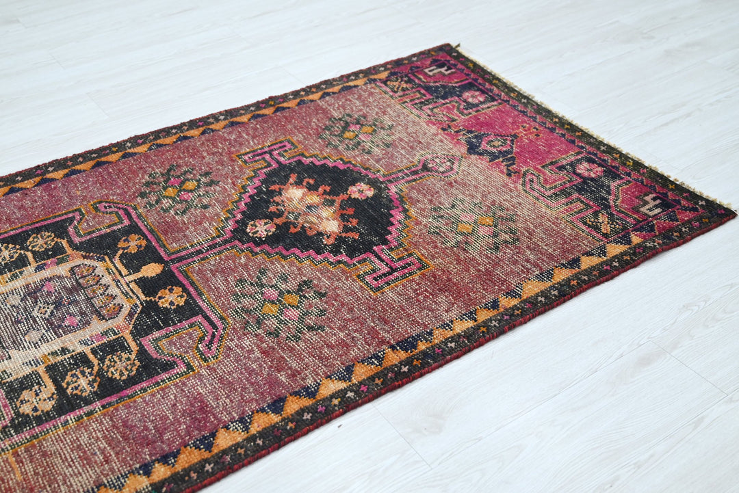red Runner rug 3' 1" x 7' 10"