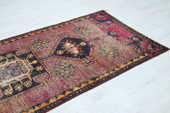 red Runner rug 3' 1" x 7' 10"
