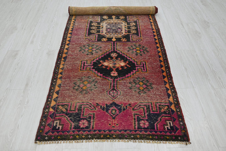 red Runner rug 3' 1" x 7' 10"