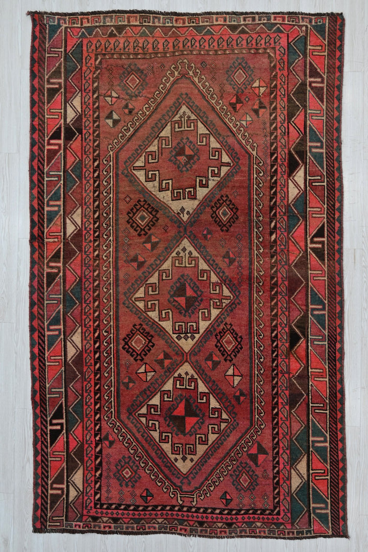 red Medium rug 5' 0" x 8' 11"