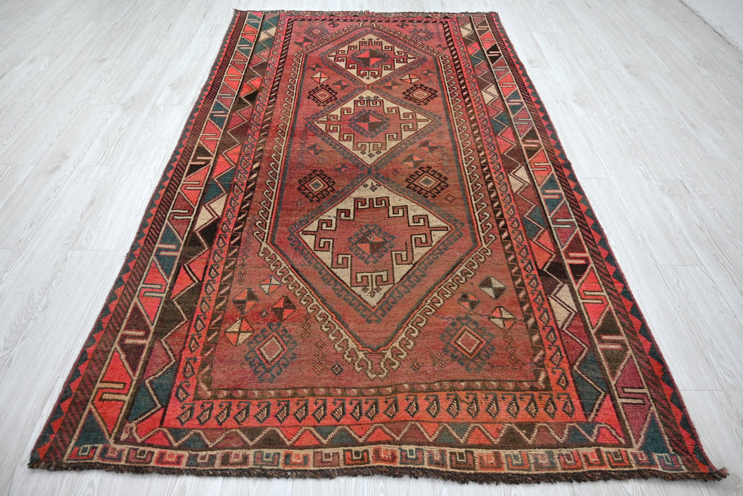 red Medium rug 5' 0" x 8' 11"