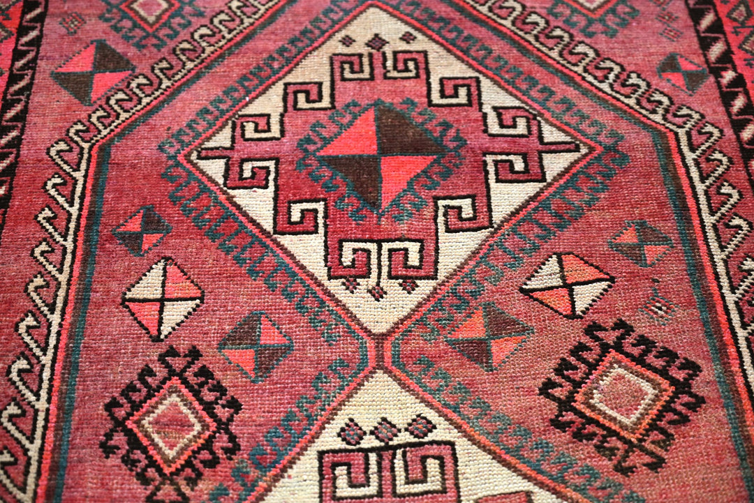 red Medium rug 5' 0" x 8' 11"