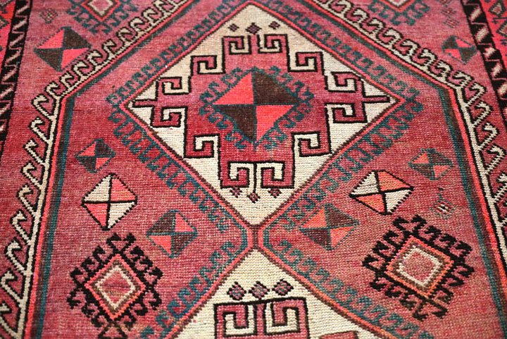 red Medium rug 5' 0" x 8' 11"