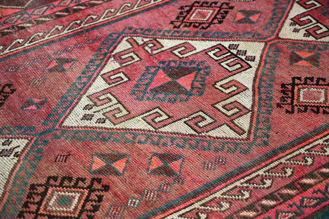 red Medium rug 5' 0" x 8' 11"