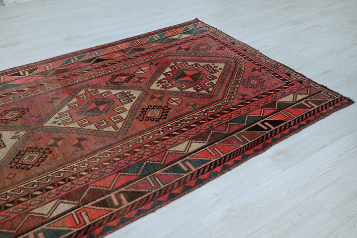 red Medium rug 5' 0" x 8' 11"