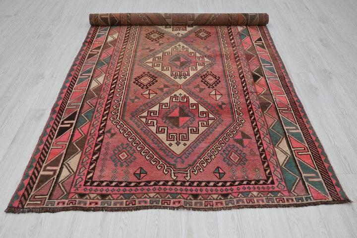red Medium rug 5' 0" x 8' 11"