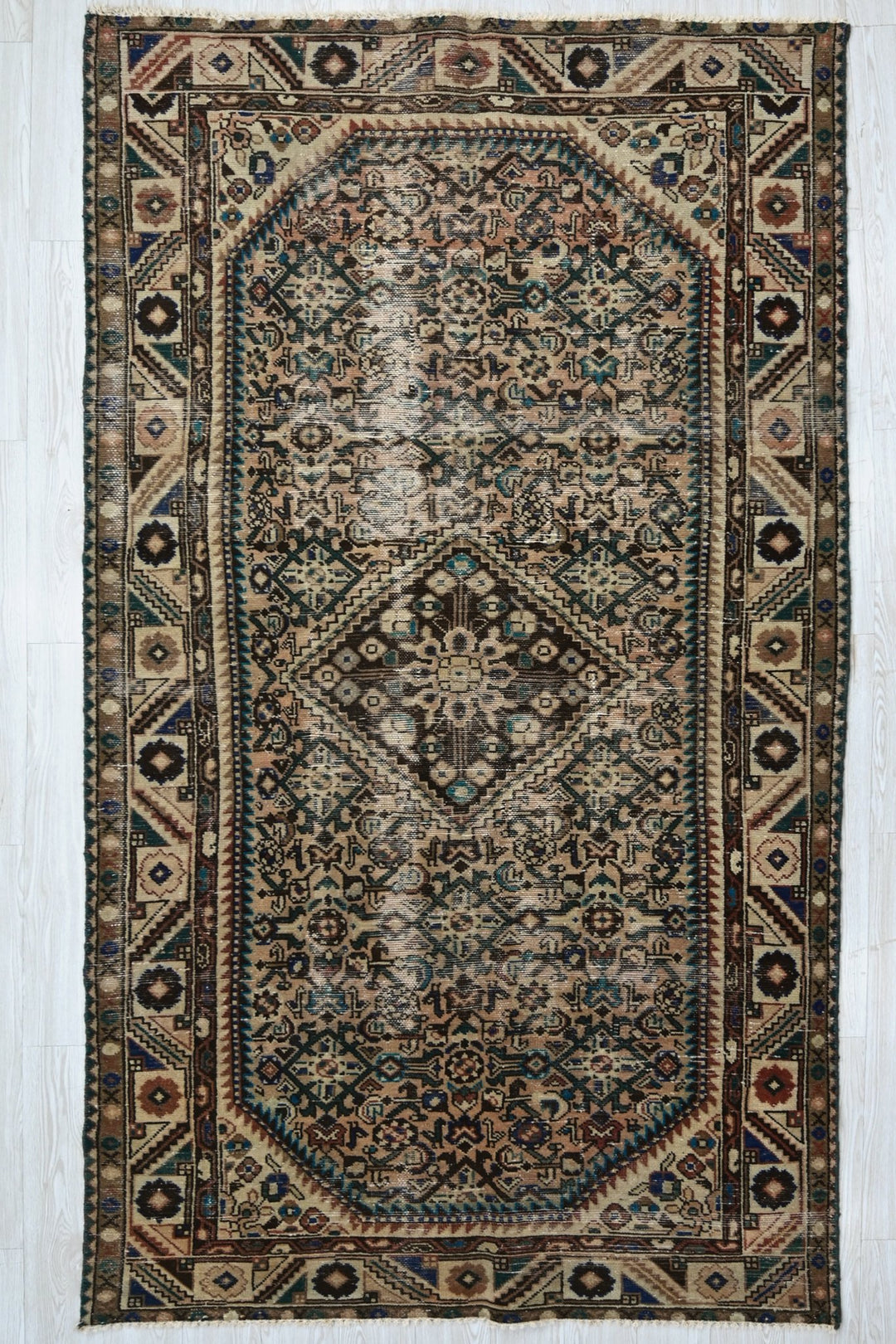 brown Large rug 5' 0" x 9' 8"