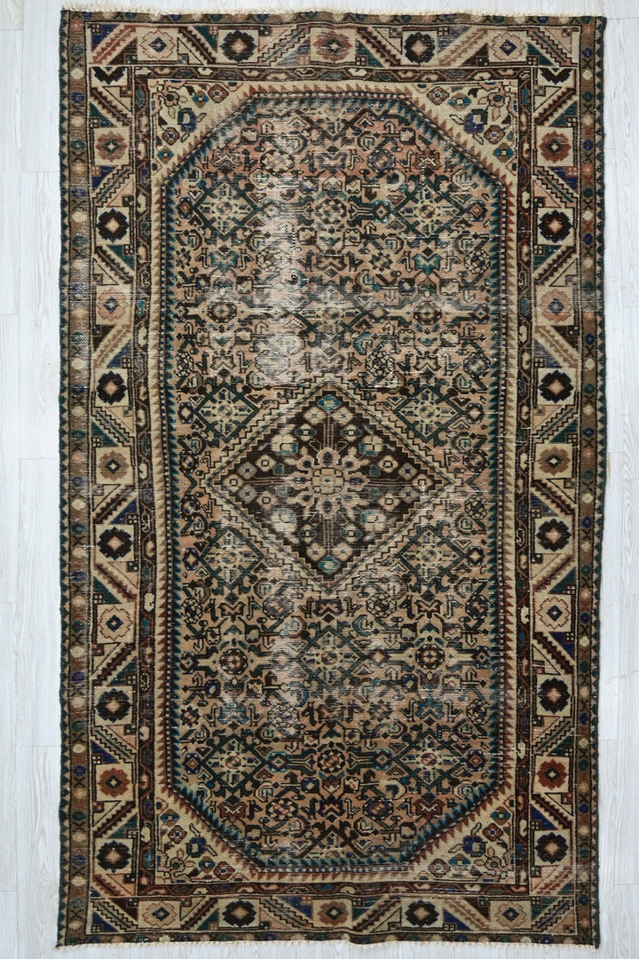 brown Large rug 5' 0" x 9' 8"