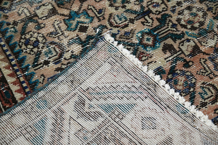 brown Large rug 5' 0" x 9' 8"