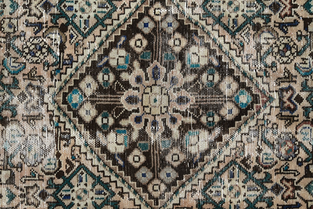 brown Large rug 5' 0" x 9' 8"