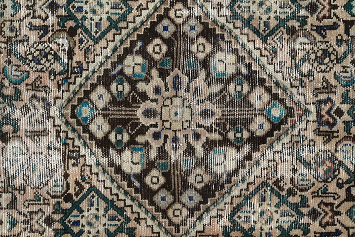 brown Large rug 5' 0" x 9' 8"