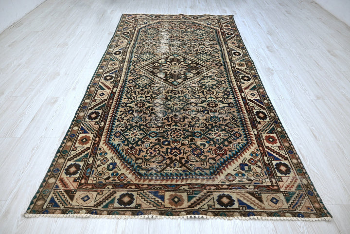 brown Large rug 5' 0" x 9' 8"