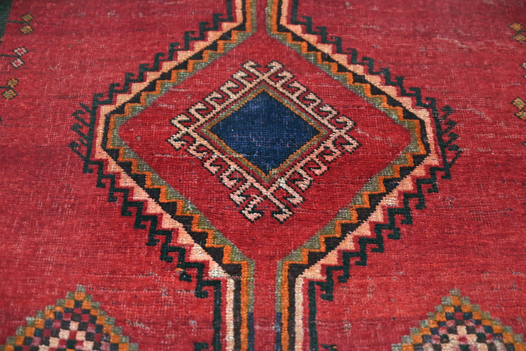 red Medium rug 4' 8" x 7' 9"