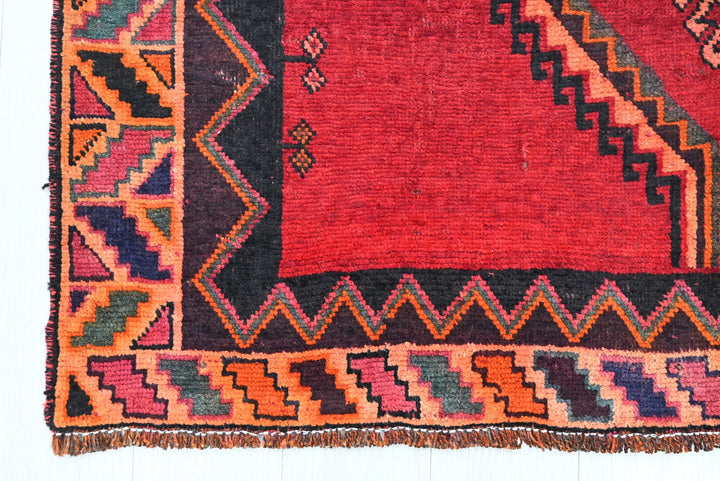 red Medium rug 4' 8" x 7' 9"