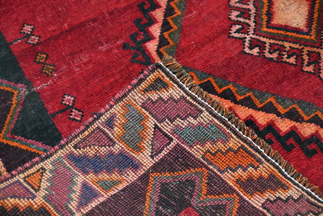 red Medium rug 4' 8" x 7' 9"