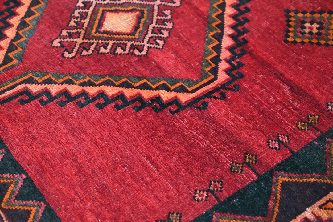red Medium rug 4' 8" x 7' 9"