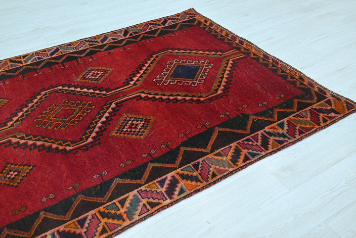 red Medium rug 4' 8" x 7' 9"