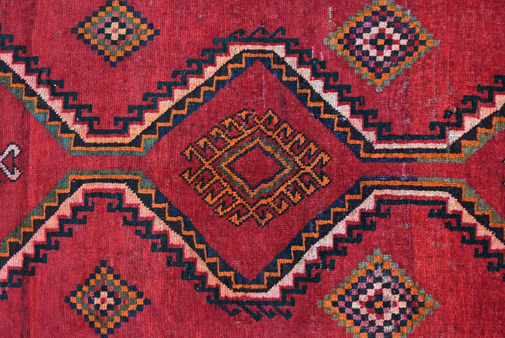 red Medium rug 4' 8" x 7' 9"