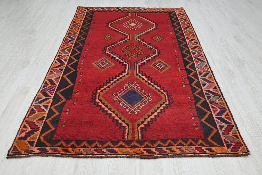 red Medium rug 4' 8" x 7' 9"