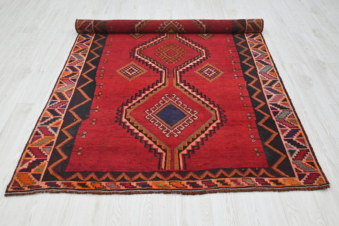 red Medium rug 4' 8" x 7' 9"