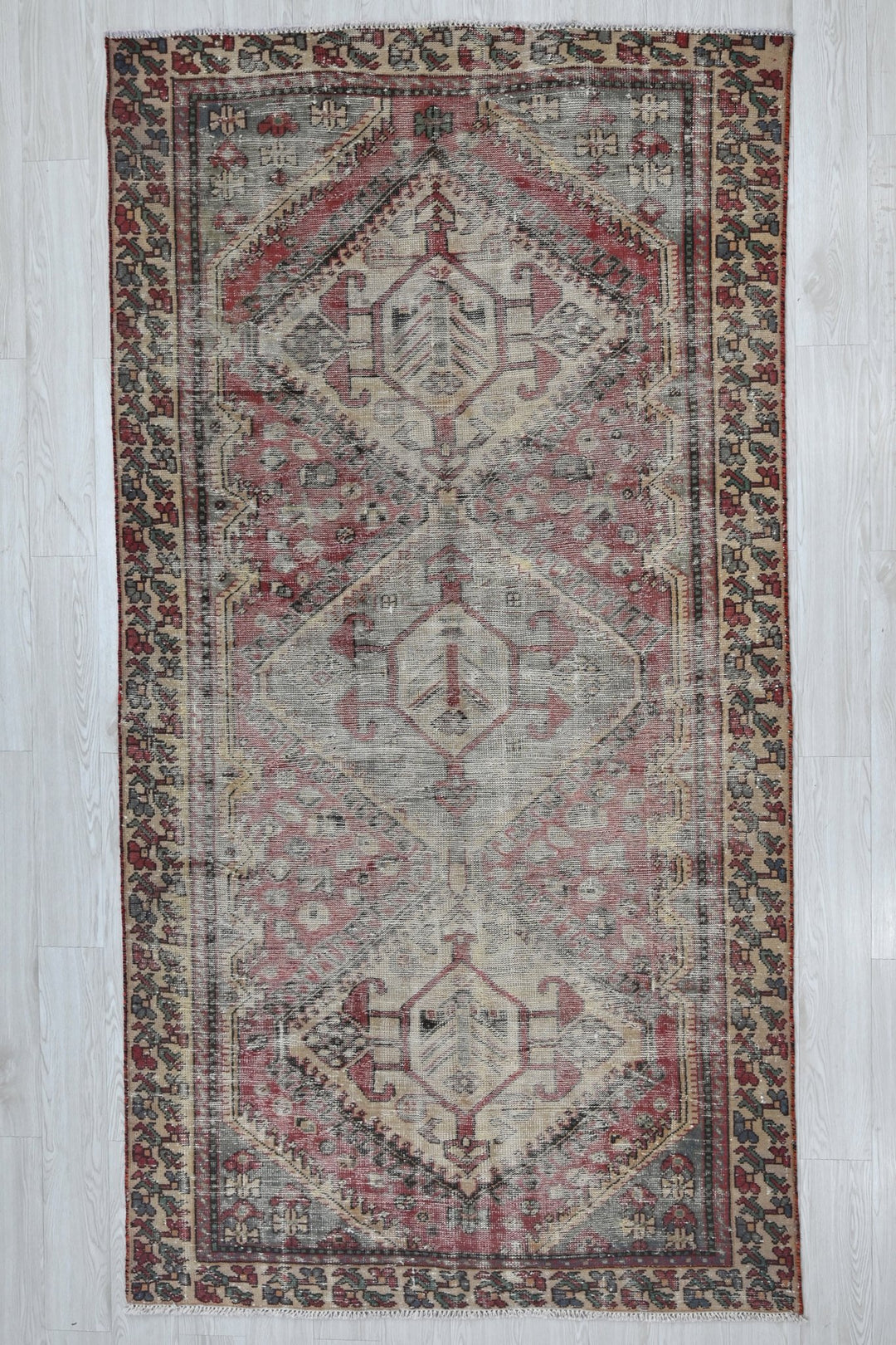brown Large rug 4' 9" x 9' 8"