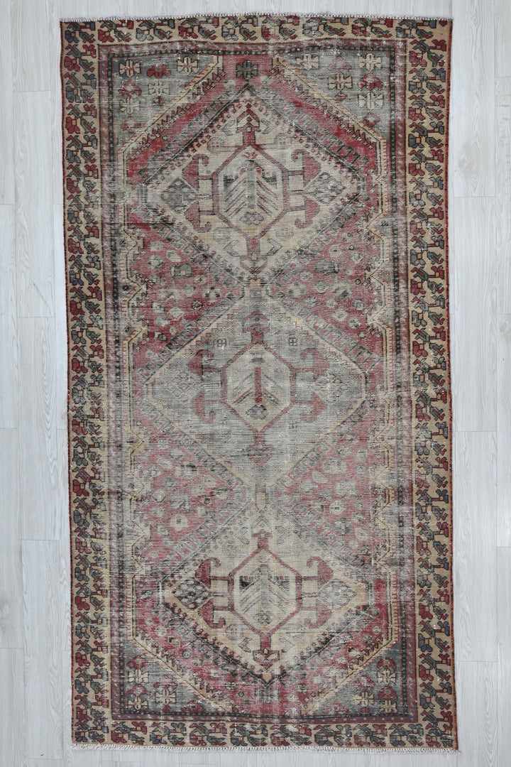brown Large rug 4' 9" x 9' 8"